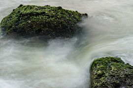 Spoelende Golven langs de kust