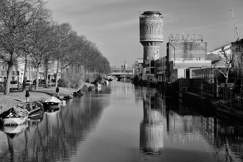 Wasserturm am Heuveloord in Utrecht (Landschaft, schwarz-weiß) von André Blom Fotografie Utrecht