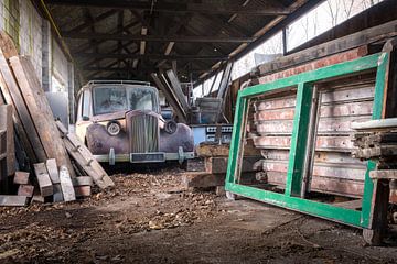 british car in a barn by Kristof Ven