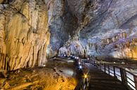 Volg het pad in Paradise Cave - Phong-Nha, Vietnam van Thijs van den Broek thumbnail
