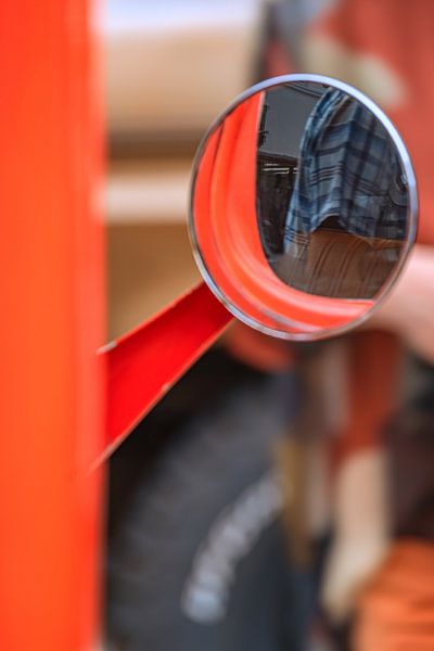 Oldtimer : Red Plymouth - Der Seitenpiegel von Photoart-Naegele