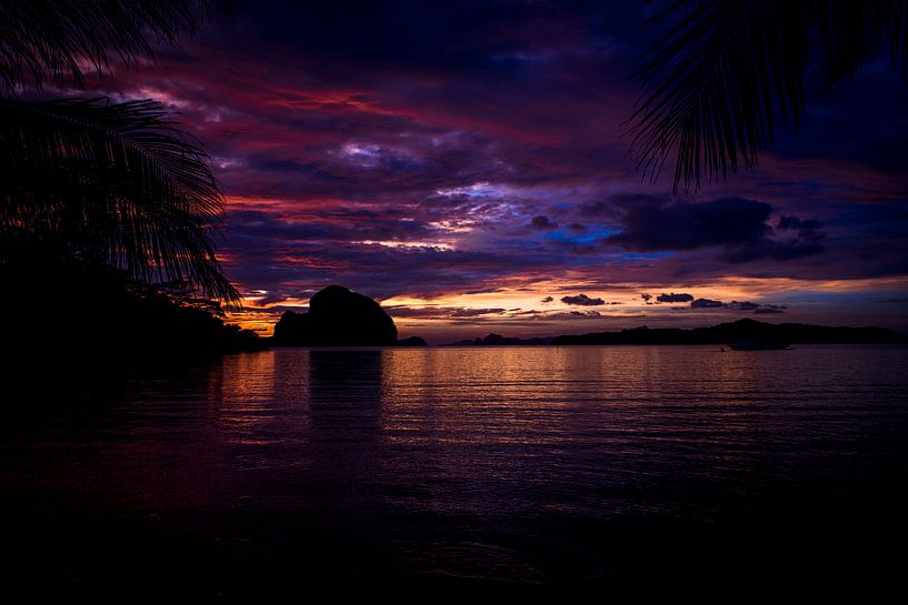 The sun rises by Corrine Ponsen