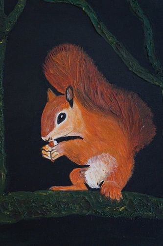 Eichhörnchen beim Nuss knacken
