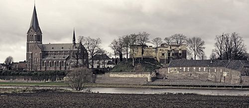 Burcht en kerk van Kessel