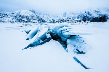 Kruiend ijs in de Vesterålen (Noorwegen)