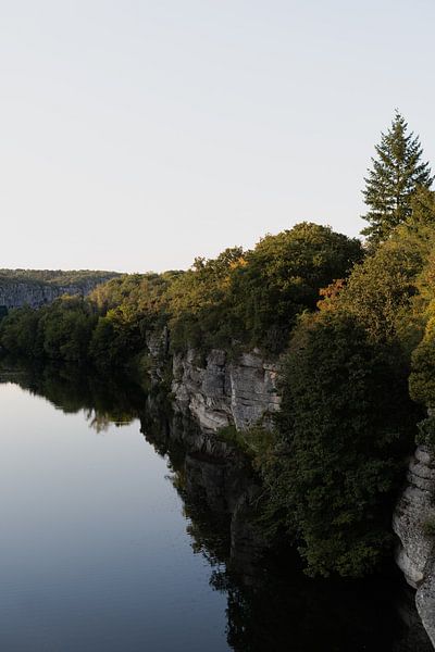 Reflection of the rocks in the French Ardeche river during sunset. by Fotograaf Elise