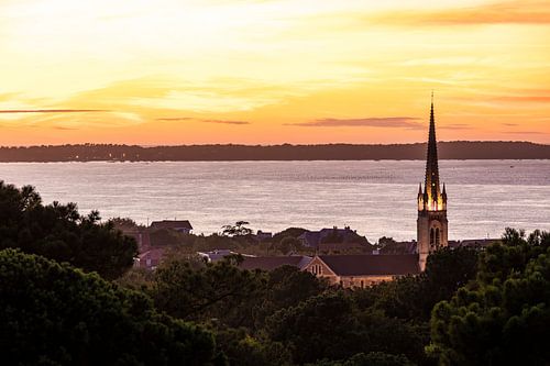 Basilique Notre-Dame in Arcachon bij avond - Frankrijk