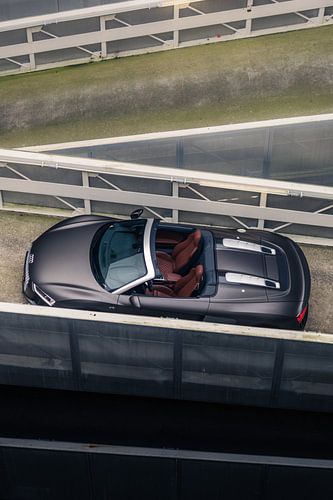 Audi R8 V10 in een Stijlvolle Parkeergarage met Zacht Licht