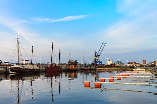 Blick auf den Stadthafen von Rostock am Abend