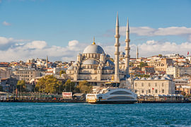 Die Neue Moschee am Wasser von Eminönü