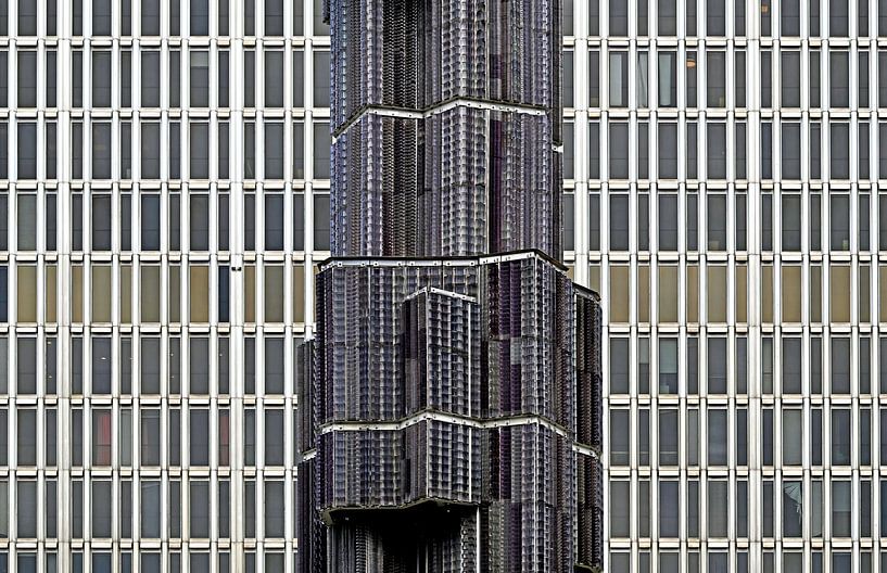 Sculpture "Crystal vertical accent" by Leopold Brix