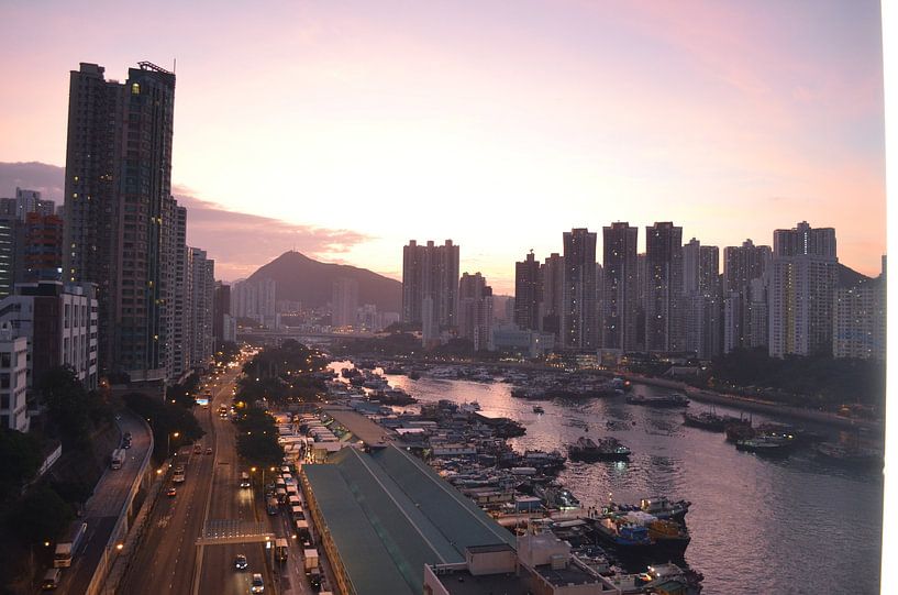 Lever du soleil à Hong Kong par Laura