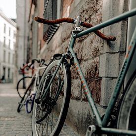 Old bicycle by Jelle Lagendijk