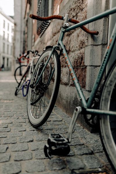 Old bicycle by Jelle Lagendijk
