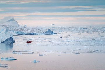 Among the ice of Greenland by Henk Meeuwes