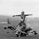 Stunt rijden 1970 van Timeview Vintage Images thumbnail