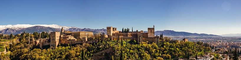 Panorama du palais-forteresse de l'Alhambra à Grenade, en Espagne, avec la Sierra Nevada en toile de par Dieter Walther