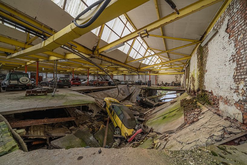 A collapsed abandoned car garage with vintage cars - Urbex by Martijn Vereijken
