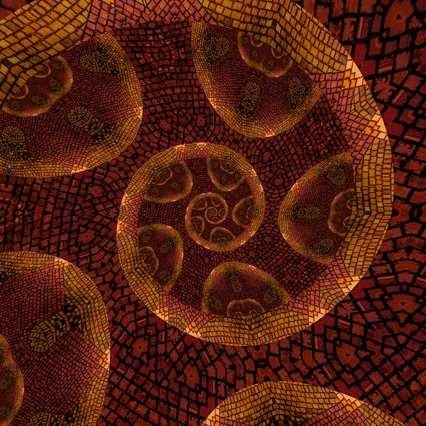 Spirale mit Mosaiksteinen von Sabine Wagner