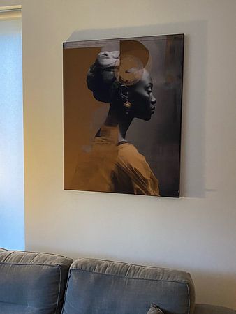 Portrait moderne en style collage, brun doré