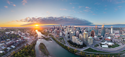 Sunrise over Calgary – panoramic view of the city centre