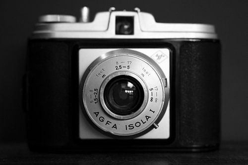 Vintage analoge agfa isola camera in zwart wit - retrofotografie