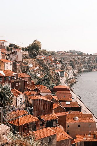 Quartier portugais de la vieille ville de Porto au bord de l'eau, le Douro.