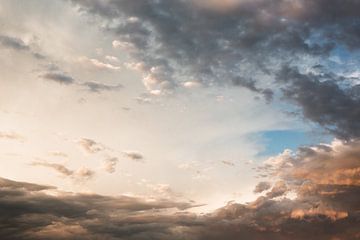 Ciel d'été en soirée sur Nanda van der Eijk