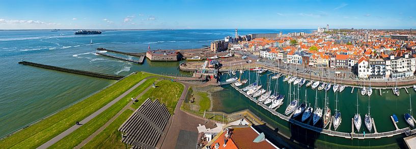Panorama Vlissingen oude haven en centrum van Anton de Zeeuw