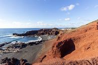 Kustgedeelte bij El Golfo op het eiland Lanzarote van Reiner Conrad thumbnail