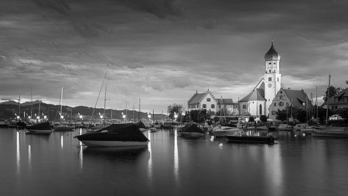 Un coucher de soleil à Wasserburg en noir et blanc
