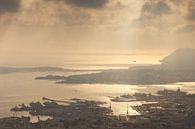 Gouden herfstlicht over de baai van Toulon, Côte d'Azur, Frankrijk van Jochem Oomen thumbnail