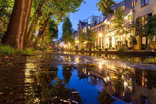 Avond in Utrecht Oudegracht, Vollersbrug en Twijnstraat aan de Werf