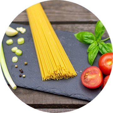 Spaghetti met bosuien, basilicum, tomaten en knoflook van Stefanie Keller