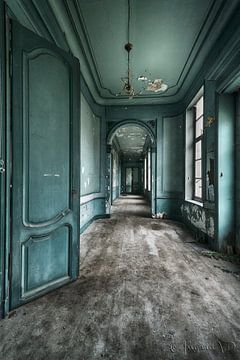 Abandoned Urbex Corridor by Ingrid Van Damme fotografie