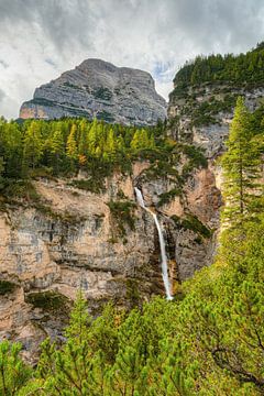 Fanes Wasserfall in den Dolomiten