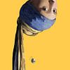 Vermeer Mädchen mit dem Perlenohrring Kopfüber – pop art ockergelb von Miauw webshop