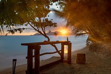 Seychelles - Coucher de soleil sur la plage sur t.ART