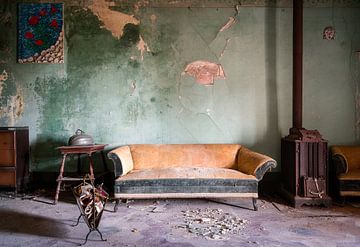 Sofa in Abandoned Residence. by Roman Robroek - Photos of Abandoned Buildings