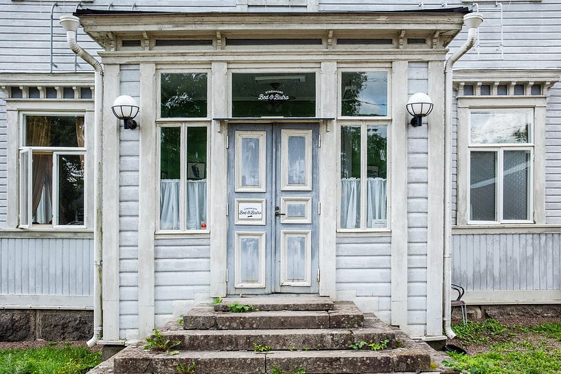 hölzerner Eingang zum ehemaligen Hauptsitz von Stromfors Iron Works von Eric van Nieuwland