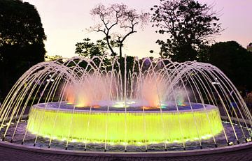 prachtige water fontein met lighten van Gerrit Neuteboom