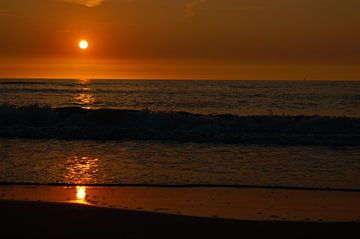 zonsondergang strand van Moïse Verzuu