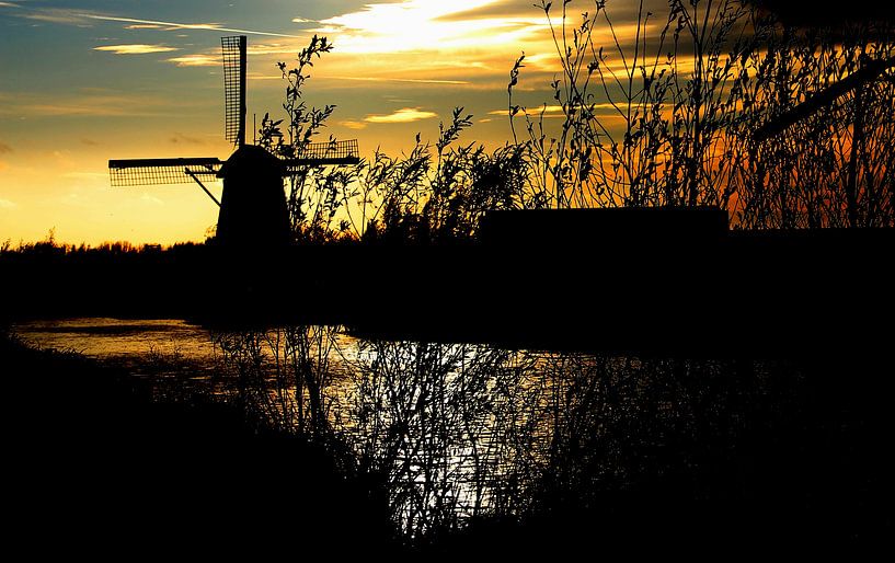 sunset at Kinderdijk van Yvonne Blokland