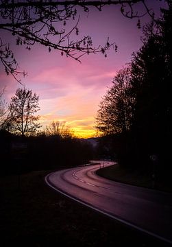 Die Straße in den Sonnenuntergang