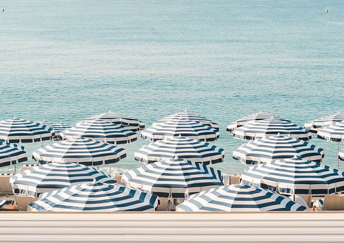 Parapluies de plage rayés