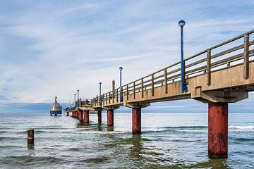 Seebrücke an der Ostseeküste in Zingst von Rico Ködder