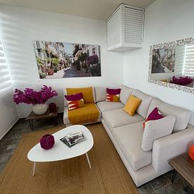 Klantfoto: Kleurrijk straatje in Estepona -1 van Sijmen van der Plicht, op canvas