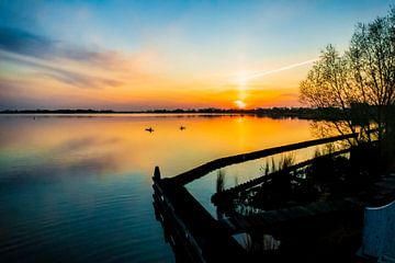 Nieuwkoopse plassen bij zonsondergang van Vincent den Hollander