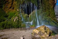 De kleurrijke waterval in Dreimühlen