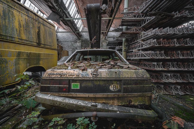 Ein altes Opel-Auto in Belgien von Steven Dijkshoorn